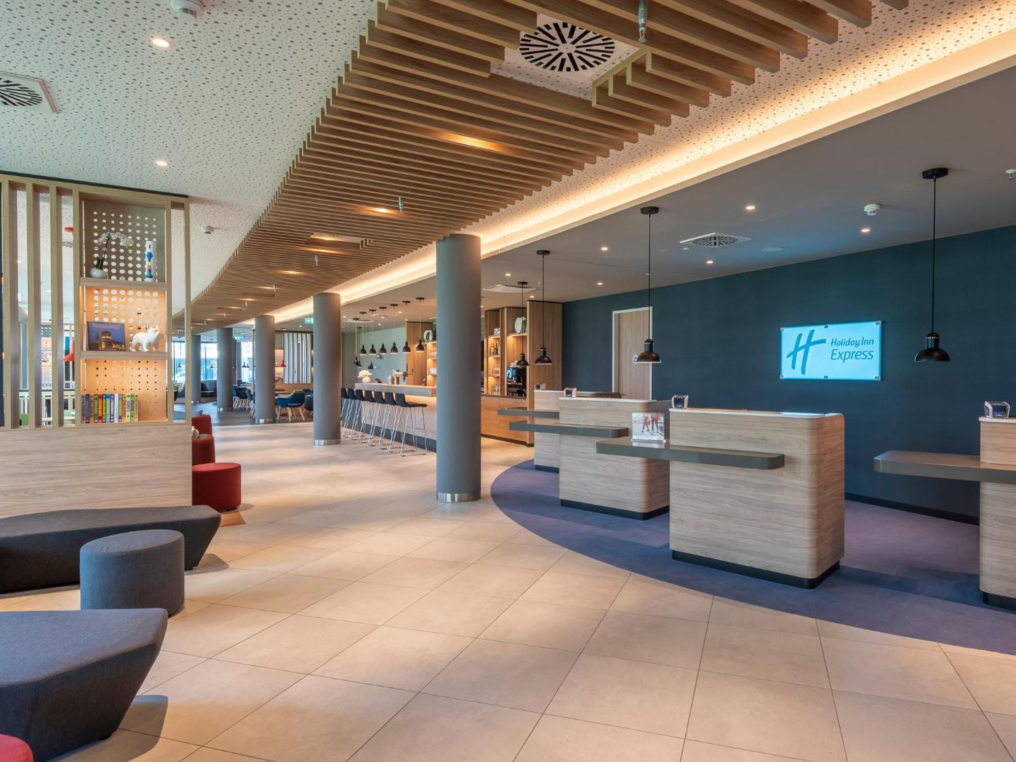 Holiday Inn Express Duesseldorf - Hauptbahnhof By Ihg, Dusseldorf